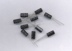 1uF/400V/105C (OPAK. 10 SZT.) KONDENSATOR ELEKTROLITYCZNY