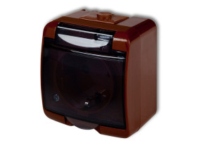 JUNIOR IP54 Gniazdo pojedyncze z uziemieniem schuko (klapka dymna: bez przesłon) brązowy 4GHE-1sd KARLIK