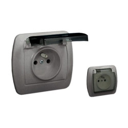 Simon Akord Gniazdo pojedyncze z/u bryzgoszczelne IP44 przesłony klapka transparentna aluminiowy AGZ1BZE/26A