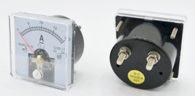 Analogowy amperomierz z bocznikiem panelowy w kwadratowej obudowie 20A