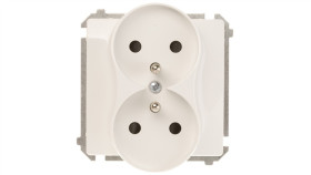 Simon Basic Gniazdo Podwójne Z/U 16A Ip20 Z Przesłoną Torów Białe Bmgz2mz.01/11