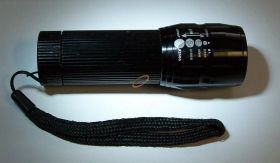 LATARKA LED XVII ZASILANIE 3 baterie AA