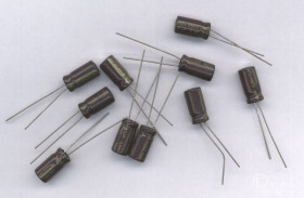 1uF/250V/105C (OPAK. 10 SZT.) KONDENSATOR ELEKTROLITYCZNY