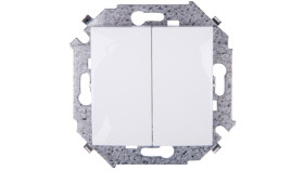 Simon 15 Łącznik Świecznikowy Biały 1591398-030