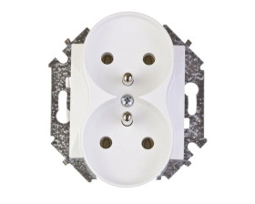 Simon 15 Gniazdo podwójne z/u 16A IP20 białe 1591462-030