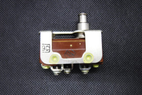 А812В mikrowyłącznik A812B wyłącznik krańcowy lotniczy wojskowy A812W 27V 2A