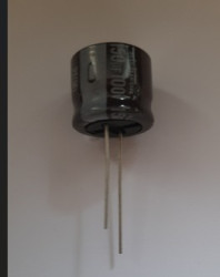 Kondensator elektrolityczny 150uF 100V 105' 17.5x15 UPF2A151MMH6 NICHICON cena netto