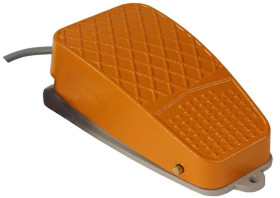 Przełącznik nożny pojedynczy mini z kablem 2m 10A nacisk 0,7kg PM1-2M ORANGE