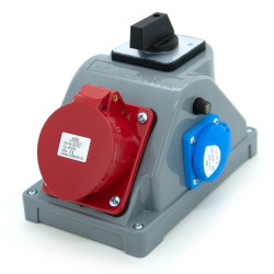 Rozdzielnica budowlana typ COMBOPOL 32A/5 + 2*GS 230V + rozłącznik L-0-P, obudowa naścienna / natynkowa, N2T01LP