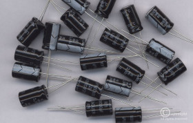 330uF/50V/105C (OPAK. 10 SZT.) KONDENSATOR ELEKTROLITYCZNY