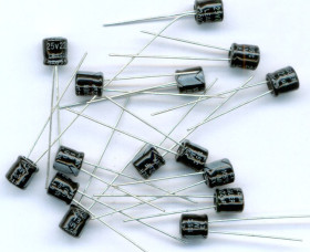 22uF/25V/105C MINIATUROWY 5x5mm (OPAK. 20 SZT.) KONDENSATOR ELEKTROLITYCZNY MIN.