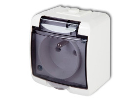 JUNIOR IP54 Gniazdo pojedyncze z uziemieniem (klapka dymna: przesłony torów prądowych) biały GHE-1dp KARLIK