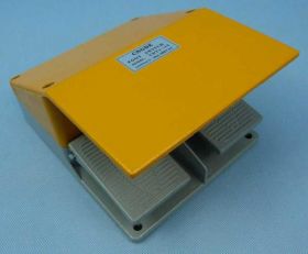 PRZEŁ.NOŻNY PODWÓJNY 10A/380V 2xON-(ON)