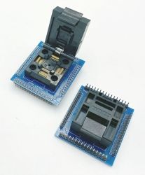Płytka / adapter uniwersalny z podstawką ZIF QFP64 / TQFP64 R=0.5 10x10mm
