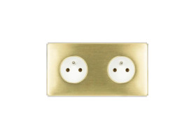 Gniazdko elektryczne białe podwójne ramka stal szczotkowana PVD Brass GN-SNPBR02B