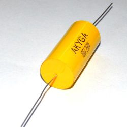 Kondensator 10uF 250V DC 160V AC poliester 19x31 axial producent AKYGA 31mm x 18mm (śr)
