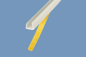 Listwa elektroinstalacyjna nierozprzestrzeniająca płomienia 1m z taśmą samoprzylepną typ LST-6x8 EKO odporna na UV 68441 /50m/