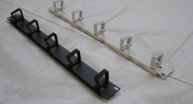 GT Networks Organizator 19 1U z haczykami 4x4 czarny