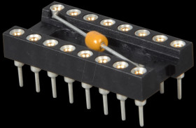 IC socket, 16-pin, with blocking capacitor