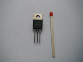 L7905CV Stabilizator 5V 1.5A STM regulator napięcia N.O.S.