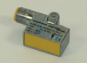 Czujnik zbliżeniowy M12 Indukcyjny Turck Niewpuszczany 10 → 30 V DC długość 44mm w obudowie prostokątnej