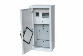 Rozdzielnica licznikowa metalowa 1x1F na licznik elektroniczny + 6 zabezpieczeń zamek okienko RAL 9003A-RZ9E