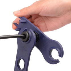 Klucz do złącz konektorów solarnych MC4 do paneli fotowoltaicznych.