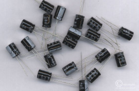 47uF/63V/105C (OPAK. 20 SZT.) KONDENSATOR ELEKTROLITYCZNY