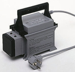 Transformator automatyczny, pierwotne: 230V ac, wtórne: 110 V ac, 1000VA, Podstawa podłogowa, 60Hz