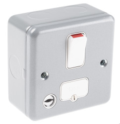 Bezpiecznik 13A MK Electric i wyłącznikiem