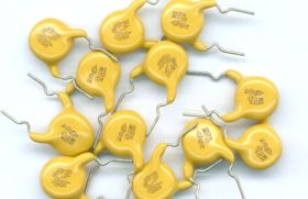 1,5nF/X1-250V AC; Y2-400V AC r=7,5mm KONDENSATOR (10 SZTUK)