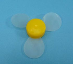 ŚMIGŁO PLAST.67mm Z ELAST.ŁOPATKAMI