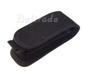 kabura do latarki Black Eye z przegrodą na zapasowy akumulator