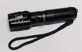 LATARKA LED IX ZASILANIE 3 baterie AAA ZOOM