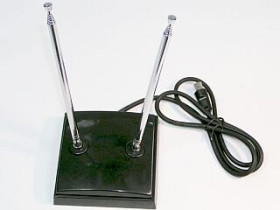 Antena teleskopowa TV na podstawce z kablem koncentrycznym