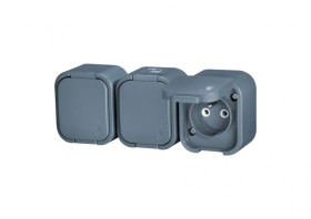 B2 Gniazdo potrójne 3x2P+Z bryzgoodporne z klapką w kolorze wyrobu IP54 szary 00060278