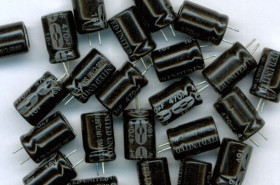 470uF/16V/85C (OPAK. 20 SZT.) KONDENSATOR ELEKTROLITYCZNY