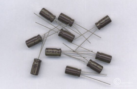 1uF/160V/105C (OPAK. 10 SZT.) KONDENSATOR ELEKTROLITYCZNY