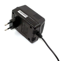 Adapter AC/DC Uwy 18V dc Iwy 600mA Złącze 2,1 x 5,5 x 12 mm, biegun dodatni w środku 11W typ wtyczki: Typ C