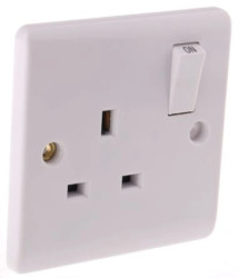 Gniazdo wtykowe Montaż wpuszczany z przełącznikiem kolor Biały W budynkach, 13A, IP20 230V ac