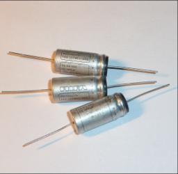 Kondensator elektrolityczny osiowy 100uF 64V