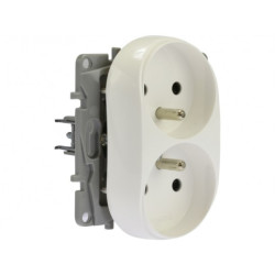 Gniazdo zasilające podwójne NILOE białe 2x [2P+Z] 16A z przesłonami Legrand