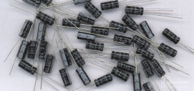 10uF/63V/105C (OPAK. 20 SZT.) KONDENSATOR ELEKTROLITYCZNY