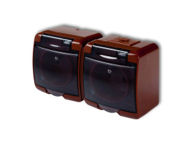 JUNIOR IP54 Gniazdo podwójne z uziemieniem (klapka dymna: przesłony torów prądowych) brązowy 4GHE-2dp KARLIK