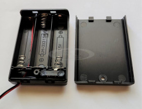 3xAA koszyczek na baterie z pokrywką przełacznikiem i przewodami