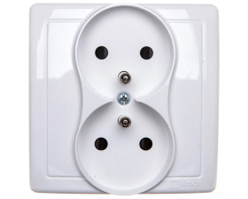 Simon Basic Gniazdo podwójne z/u 16A IP20 z przesłoną torów białe BMGZ2z/11