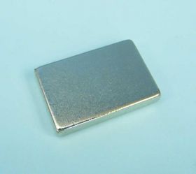 MAGNES PROSTOKĄTNY 30x20x5mm