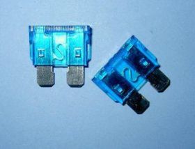 15A UNI BLUE SAM.BEZP.PŁASKI TP2143