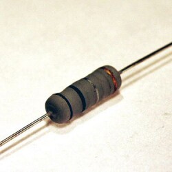 Rezystor drutowy KNPS 3W 10R 5