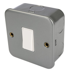 Włącznik światła, 10A, 250V, 1-przyciskowy, 1-biegunowy, IP20 Powłoka metalowa, RS PRO